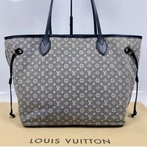 Louis Vuitton Monogram Tote MM Beautiful Condition Dust Bag Lock & Key Included